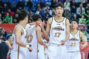 黄健翔：鼓吹足篮球须搞回体校机制的人 是不是要用回按键手机？